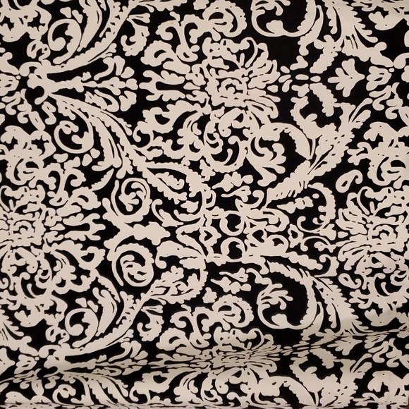 Adrienne Vittadini Black and White Graphic Skirt SZ Large - Picture 2 of 5